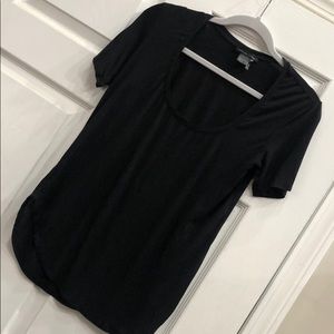 Black scoop neck tee